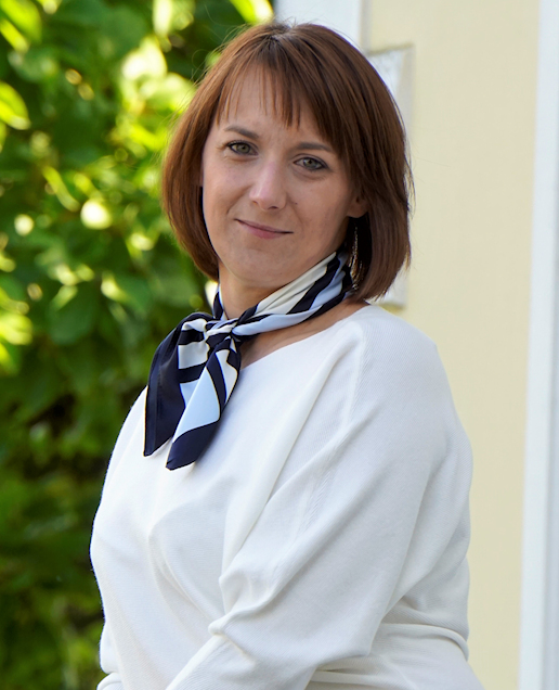 Esther_516x636